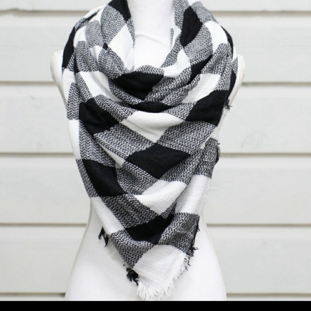 White /Black Buffalo Plaid Blanket Scarf - Picture 3 of 4
